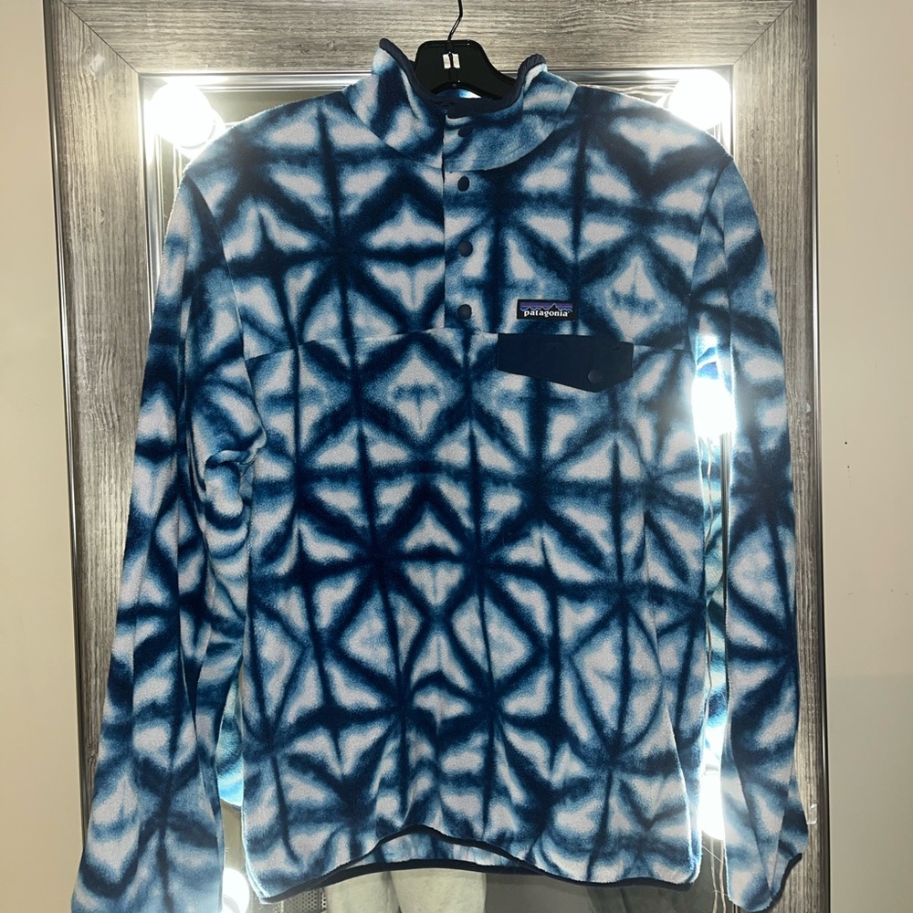 Woman’s size large patagonia pull over fleece